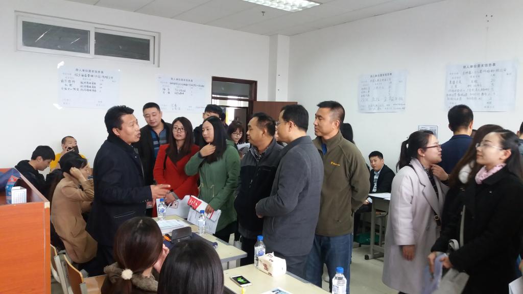公司领导班子与招聘企业交流