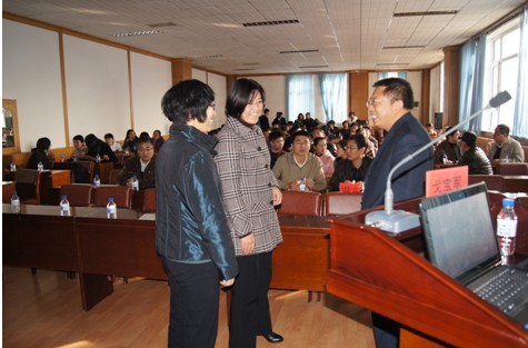 戈宝军(右一)李志瑶副董事长(左二)张丽英经理(左一)